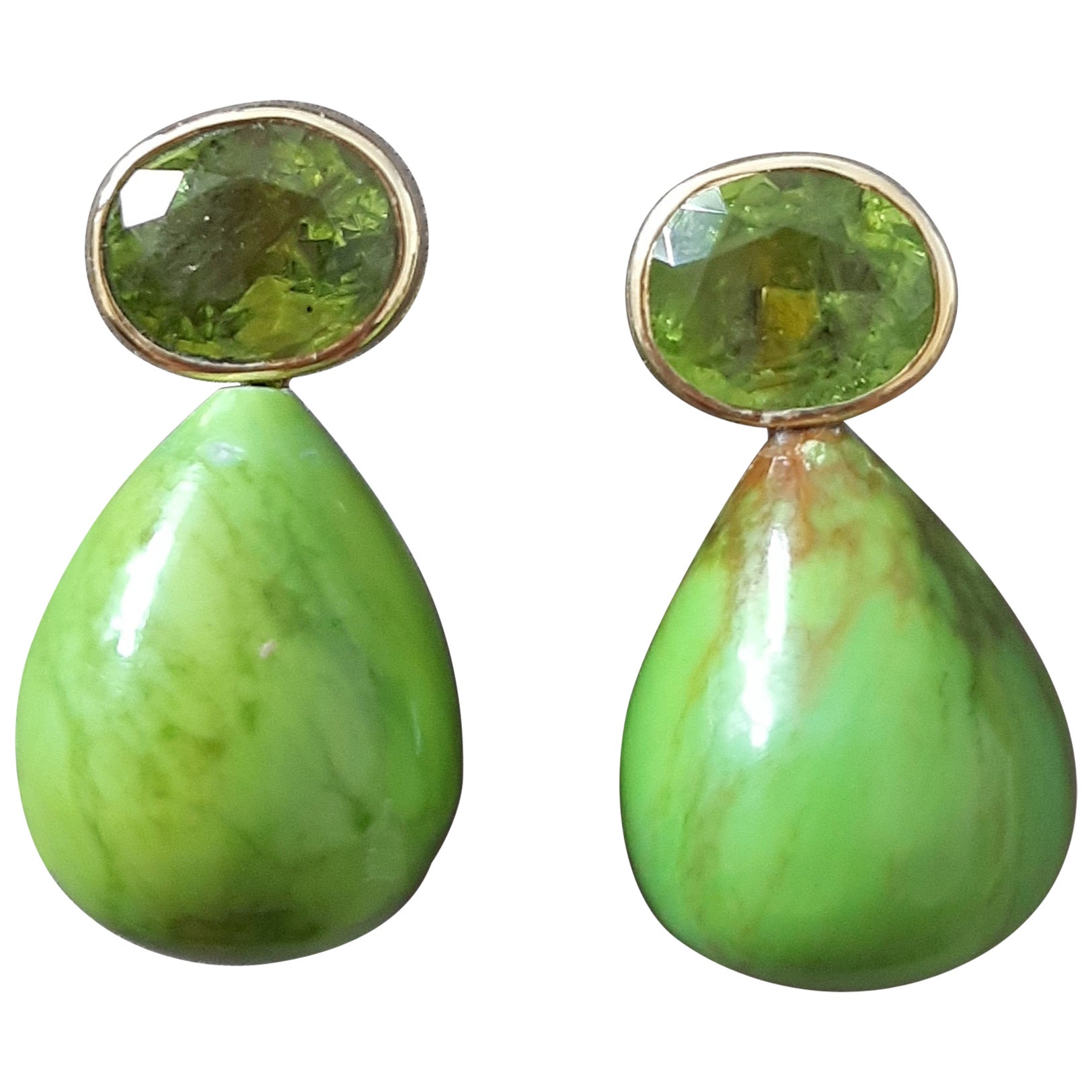 Ovale à facettes  Des gouttes rondes en or jaune massif 14 carats avec péridot et turquoise verte en vente