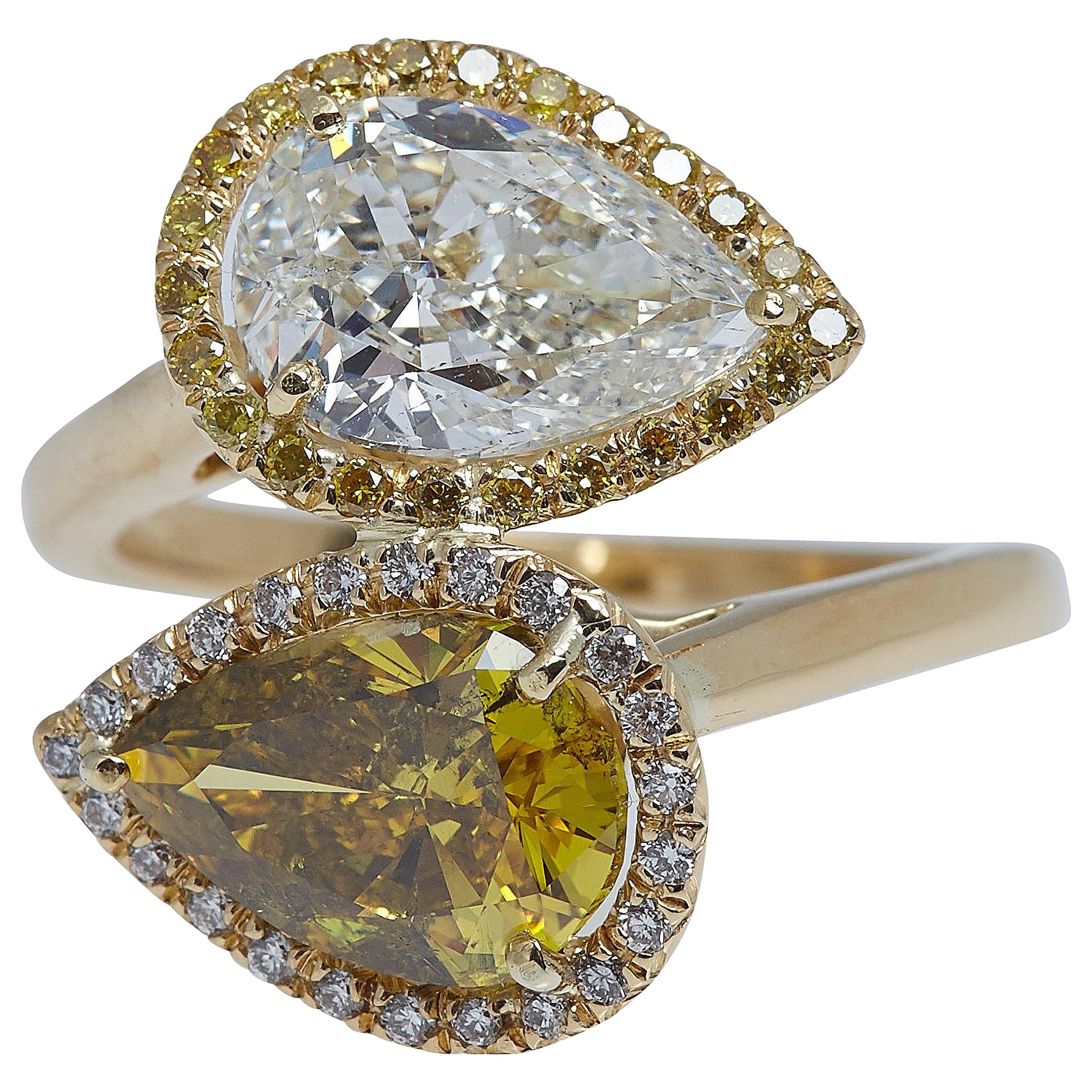 GIA 4.03 Carat Pear Shaped White and Yellow Diamonds Gold Crossover Ring For Sale