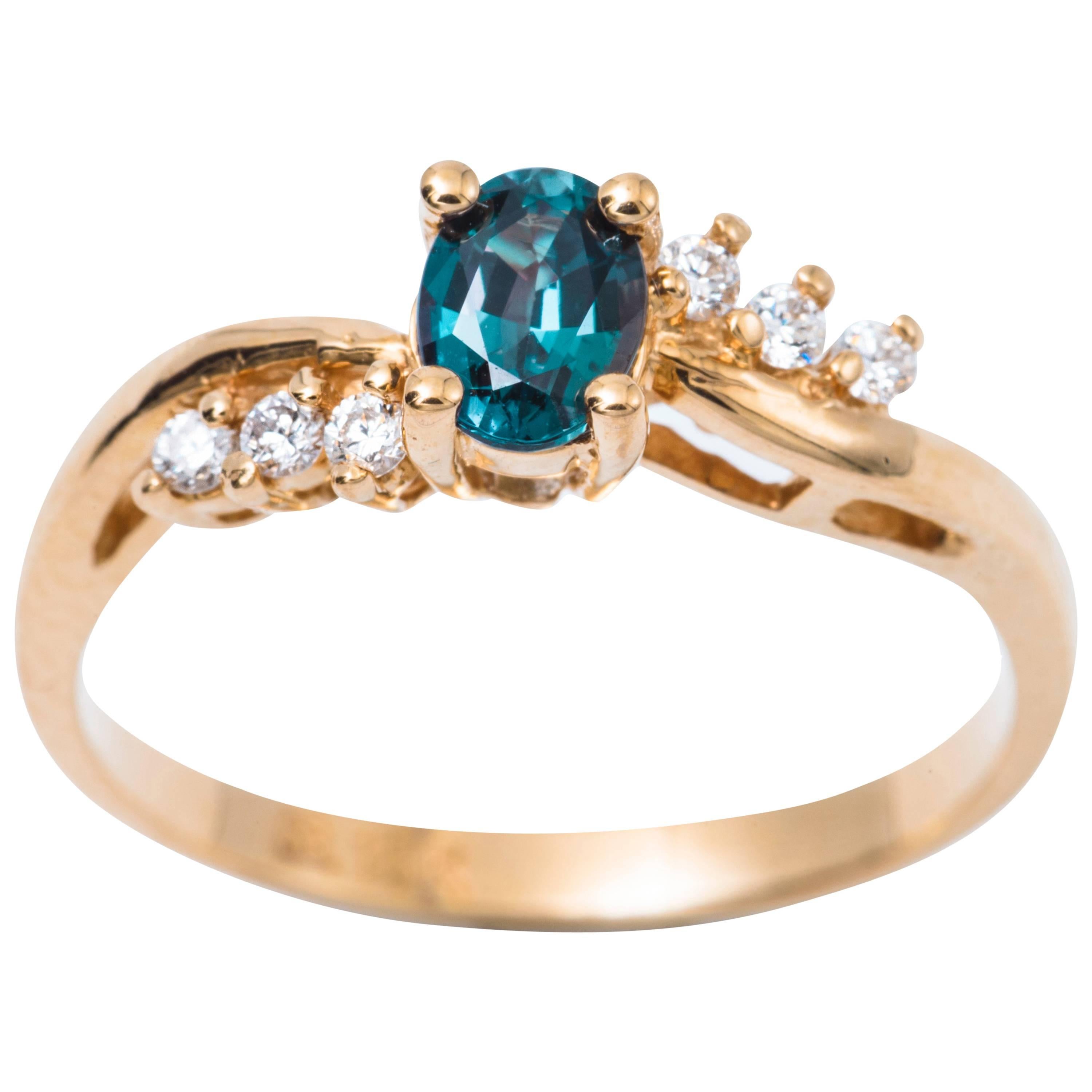 Oval Color-Changing Alexandrite Yellow Gold Ring with Certificate