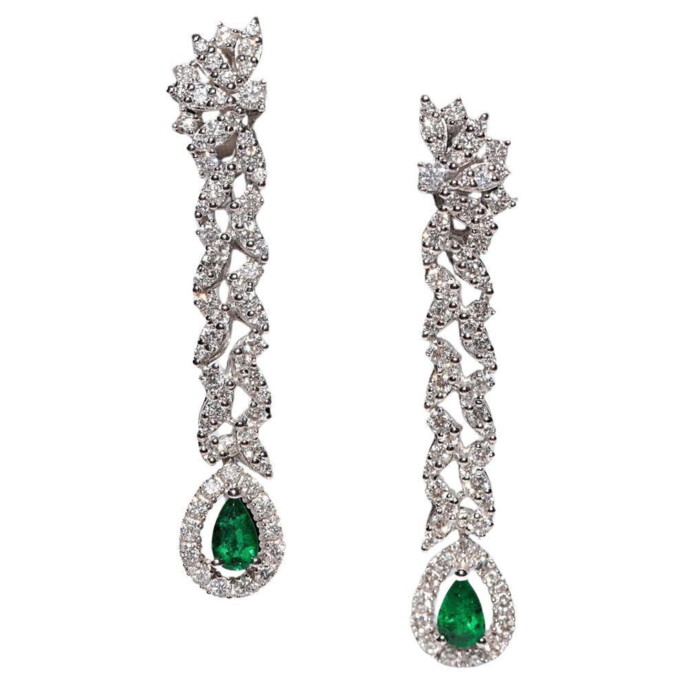 18k Gold Natural Diamond And Emerald Decorated Drop Earring