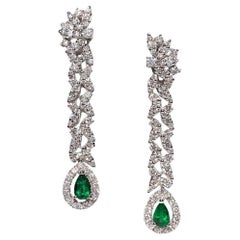 18k Gold Natural Diamond And Emerald Decorated Drop Earring