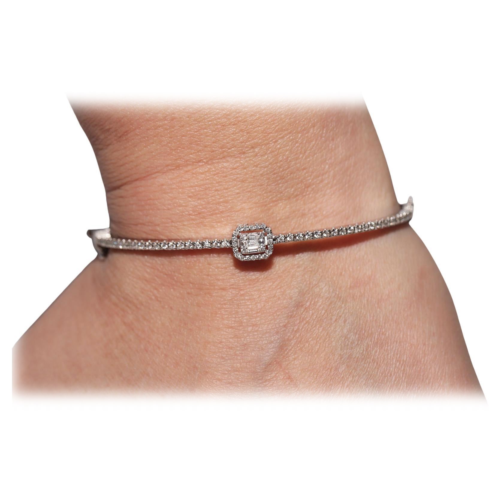 New Made  18k Gold Natural Brilliant And Baguette Cut Diamond Bangle Bracelet