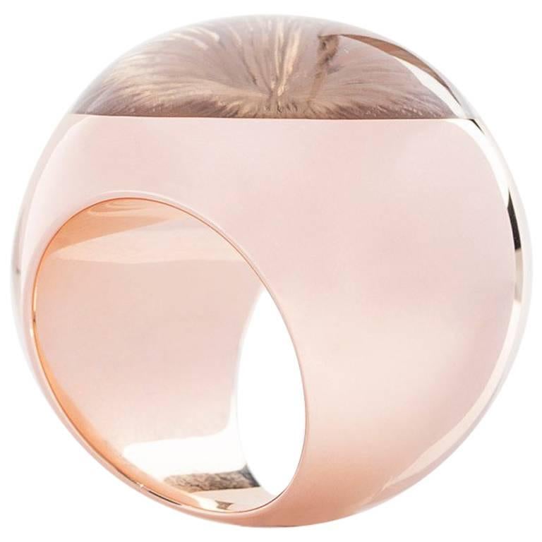 Ring in fancy Sphere design by Wagner Preziosen.
Rosè gold, smoky quartz cabochon with 