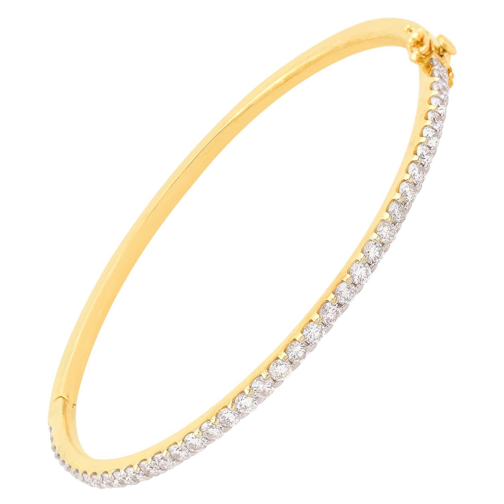 1.98 Carat SI Clarity HI Color Diamond Pave Sleek Bracelet 18 Karat Yellow Gold For Sale