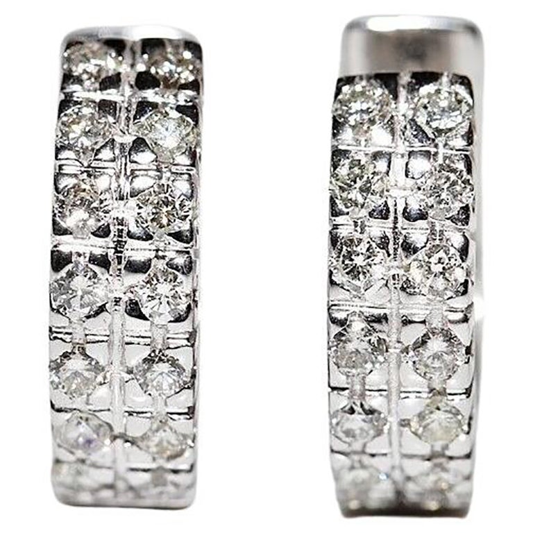 Ohrring aus 18 Karat Gold mit natürlichen Diamanten im Creolen-Stil, dekoriert im Angebot