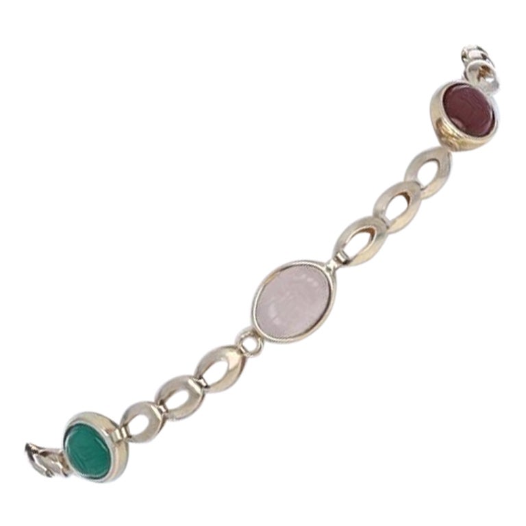 Bracelet en or jaune Onyx Carnelian Quartz Beetle Station Bracelet 7" - 14k Scarab en vente