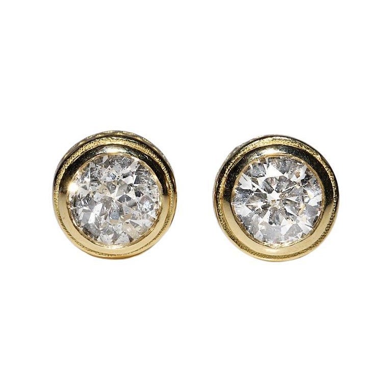 New Made 18k Gold Natural Diamond Decorated Solitaire Earring For Sale