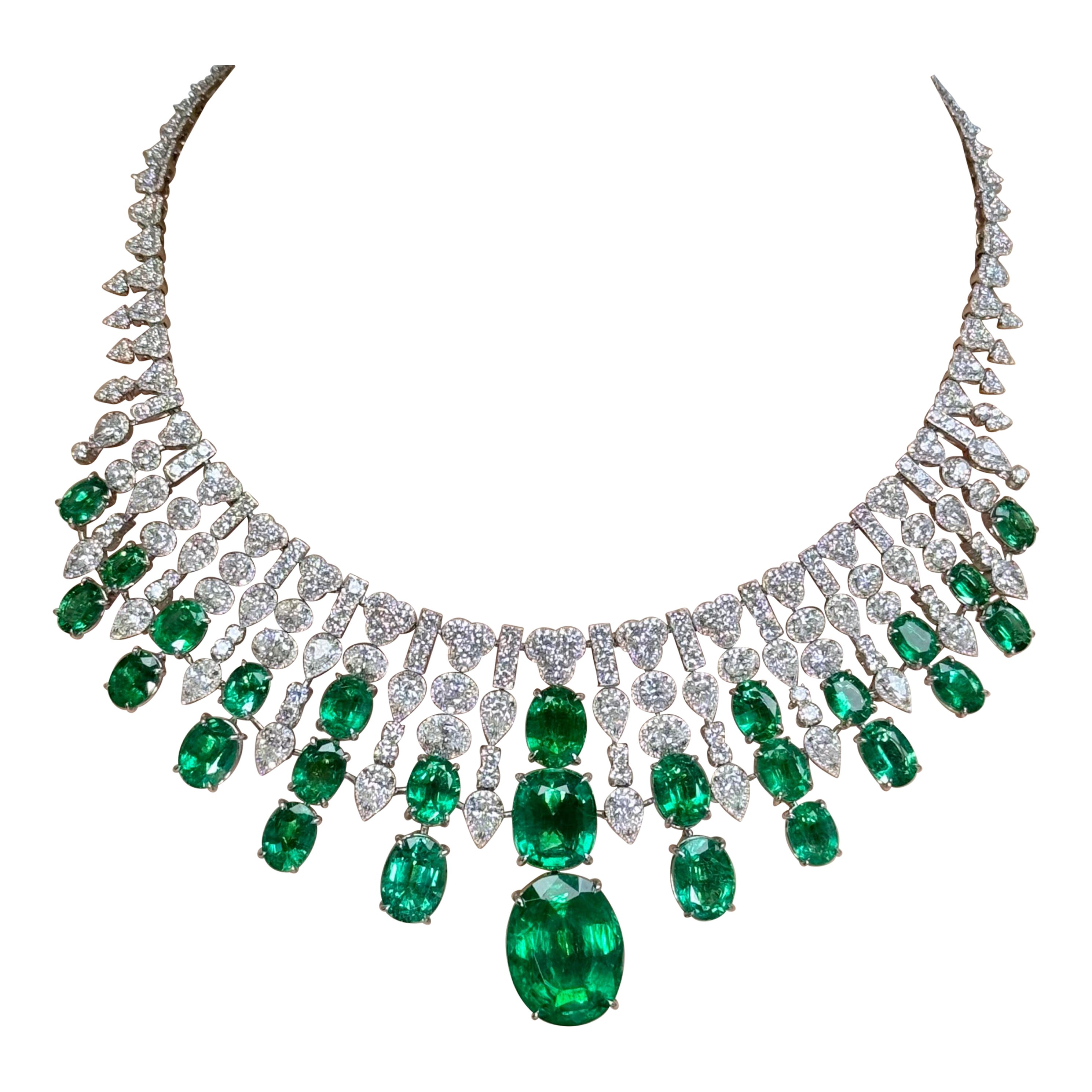 Gubelin Certified 111.09 Carat Kafubu Emerald (70.83ct) and Diamond Necklace For Sale
