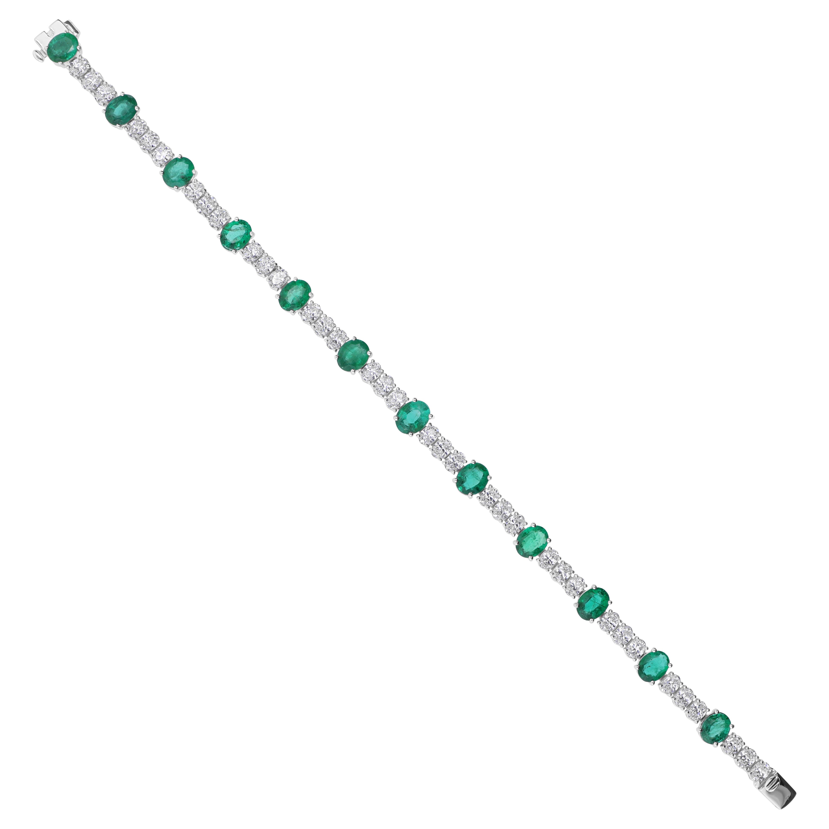 7.06 Carat Zambian Emerald 4.69 Carat SI/H Diamond Bracelet 18 Karat White Gold For Sale