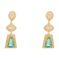 Geometrische Tropfenohrringe aus 18k Gelbgold mit Smaragd und Diamant für Frauen