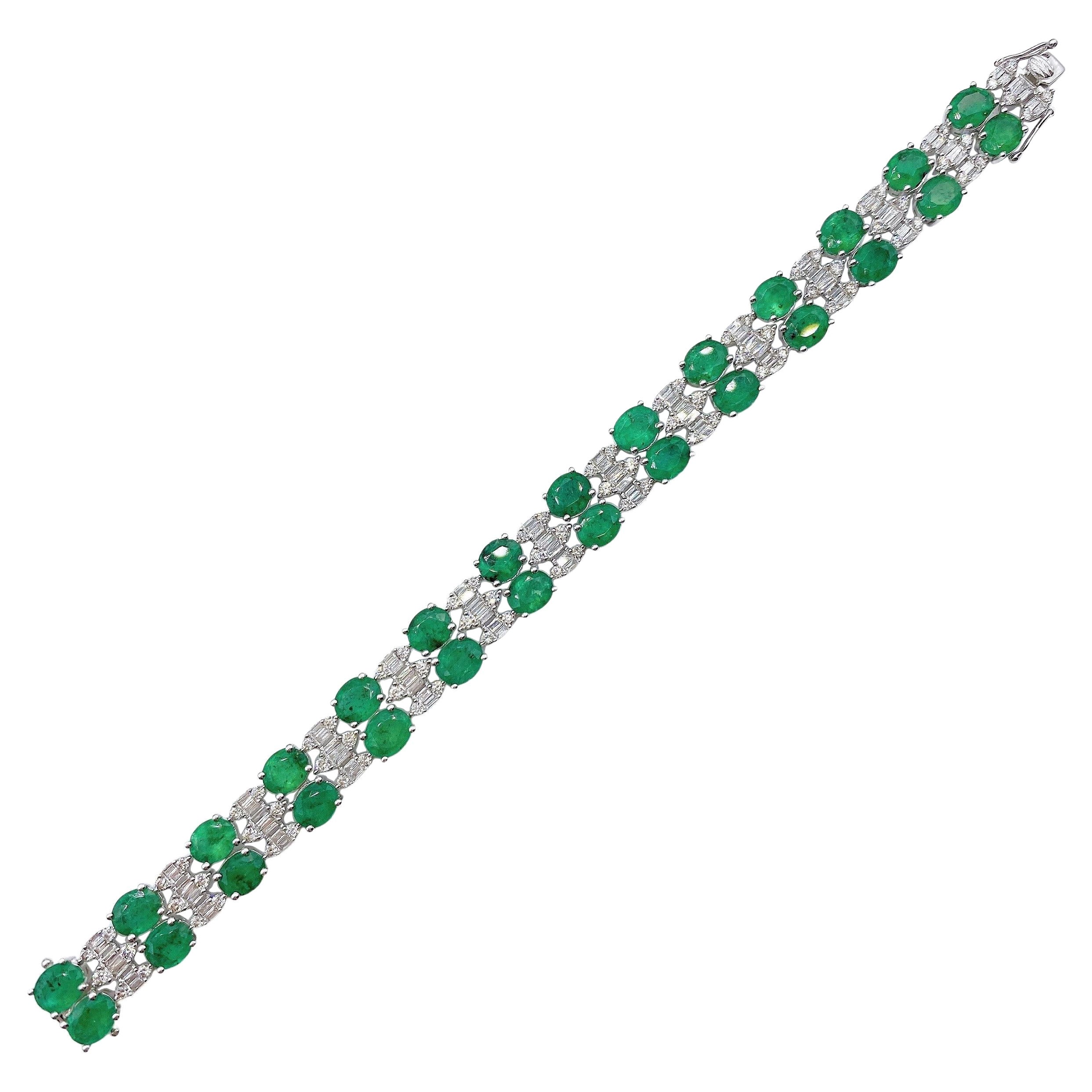 NWT $23, 599 18KT Gold Fancy Glittering 18.50CT Green Emerald Diamond Bracelet For Sale