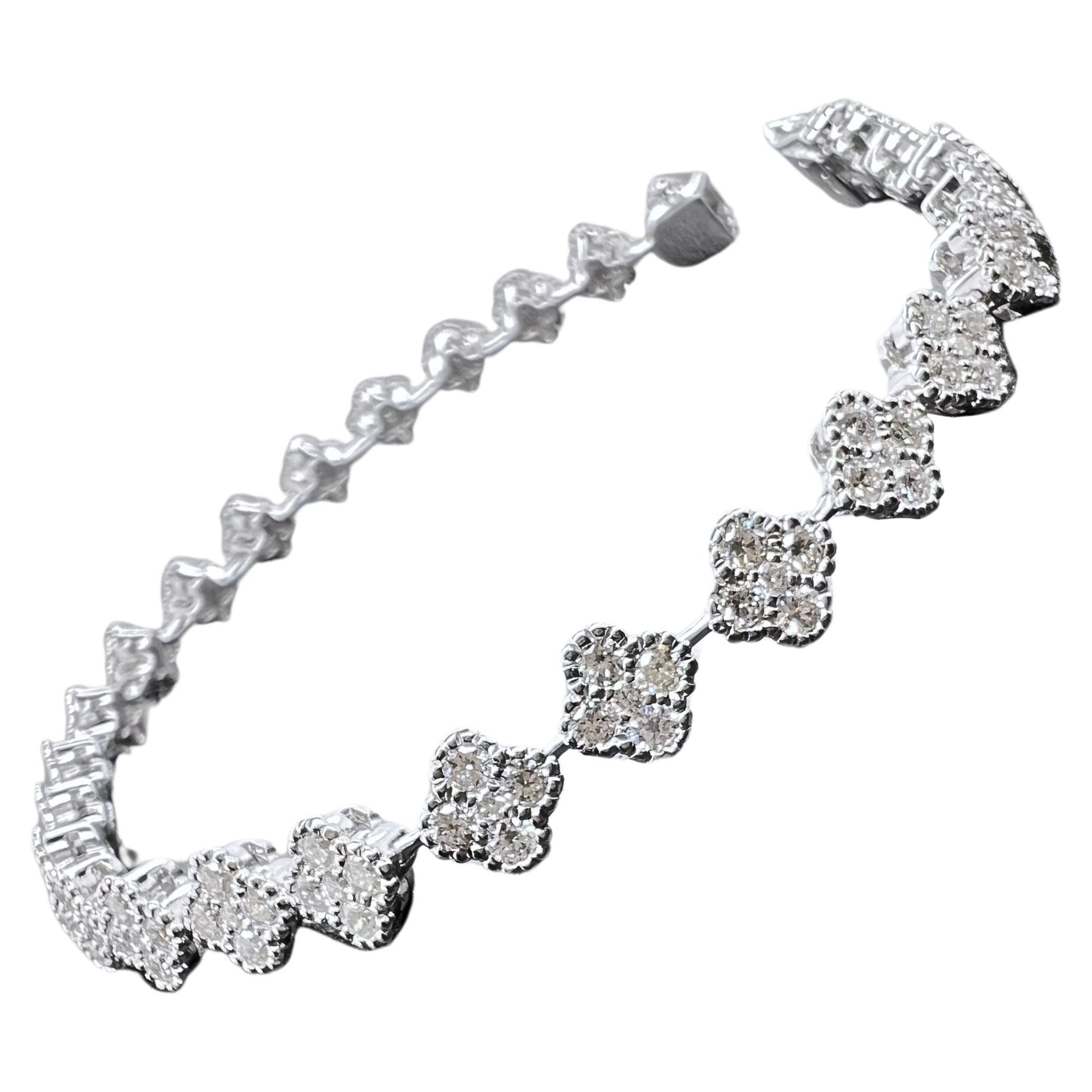 Bracciale tennis stile trifoglio con diamanti in oro bianco 18 carati