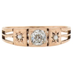 Antiguo Anillo Victoriano de Oro Rosado de 10k con Diamantes en Cojín y Perlas Abiertas