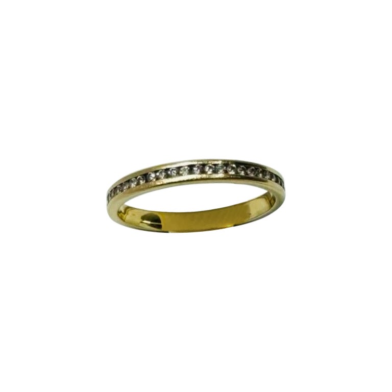 Anello a fascia per l'eternità in oro giallo 18K con diamante incastonato a canale da 0,75 carati, misura 7 in vendita