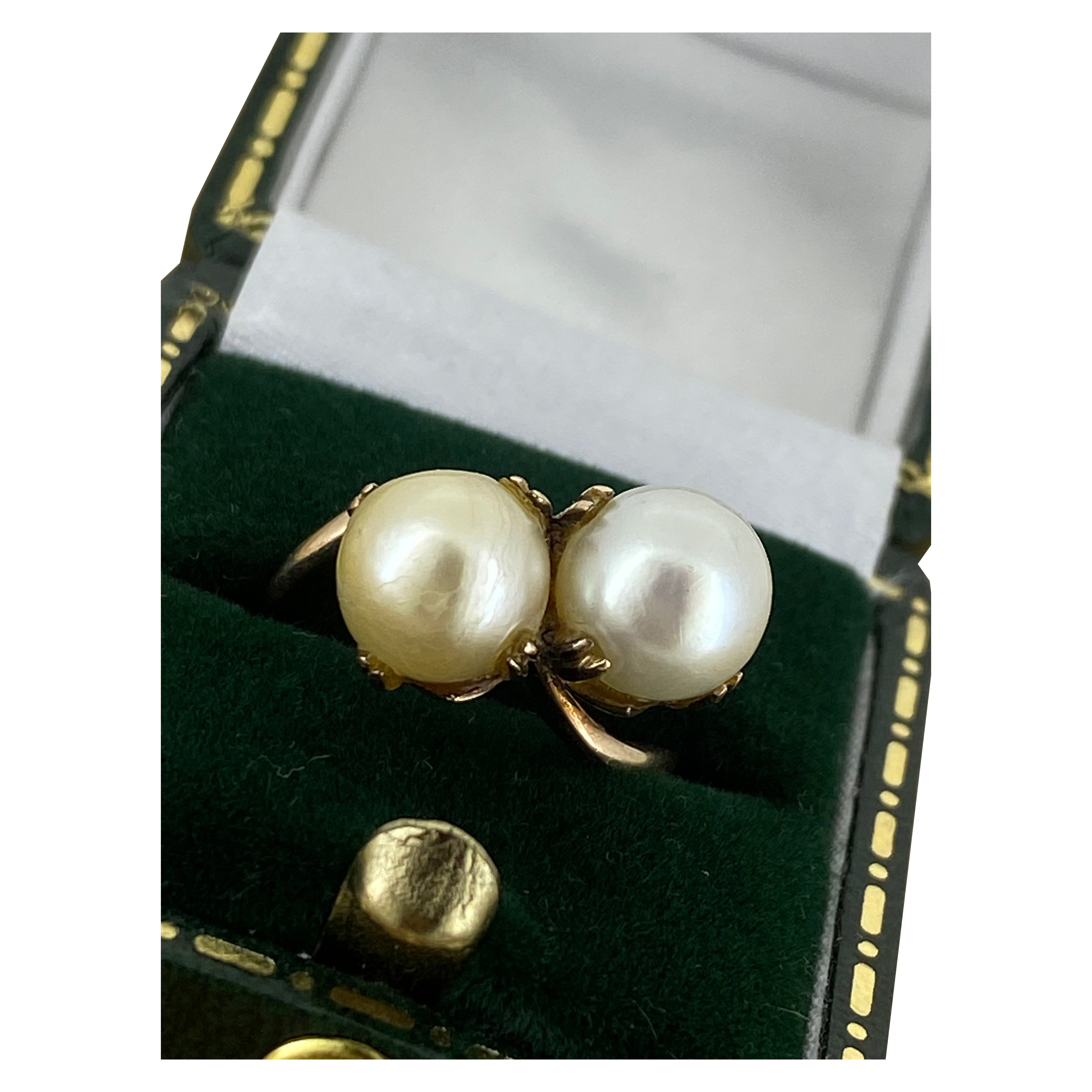 8.5mm Cultured Pearl (x 2) "Moi et Toi" Handmade Vintage Ring in 14K Yellow Gold For Sale