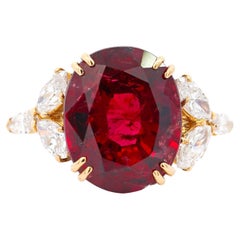 Anillo Van Cleef & Arpels de oro de 18 quilates con certificado GRS de rubí talla oval de 8,85 quilates sin calor