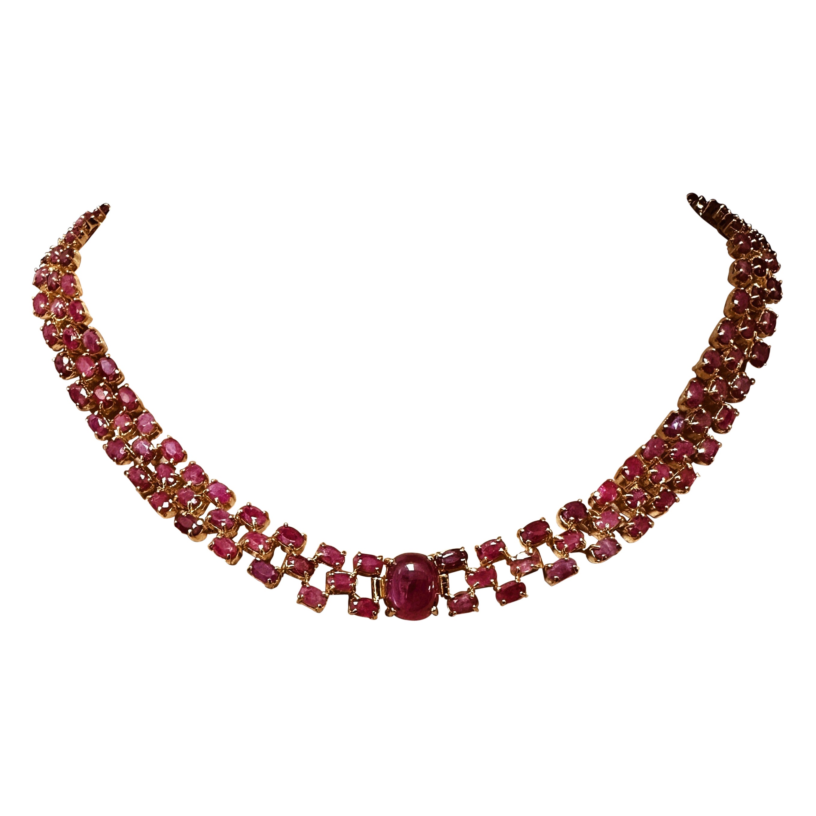 Questa collana è semplicemente stupenda. Questo è uno di quei pezzi che mi piacerebbe possedere.  È un pezzo molto versatile.  Puoi indossarlo come chocker o indossarlo a figura intera.  È regolabile da 17 a 19 pollici e ha una larghezza di 0,42