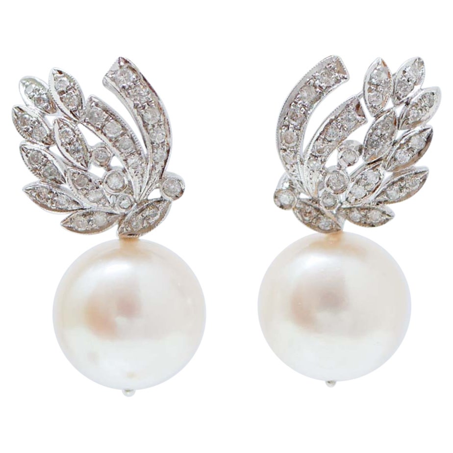 14 Mm Perles, Diamants, Platine Boucles d'oreilles. en vente