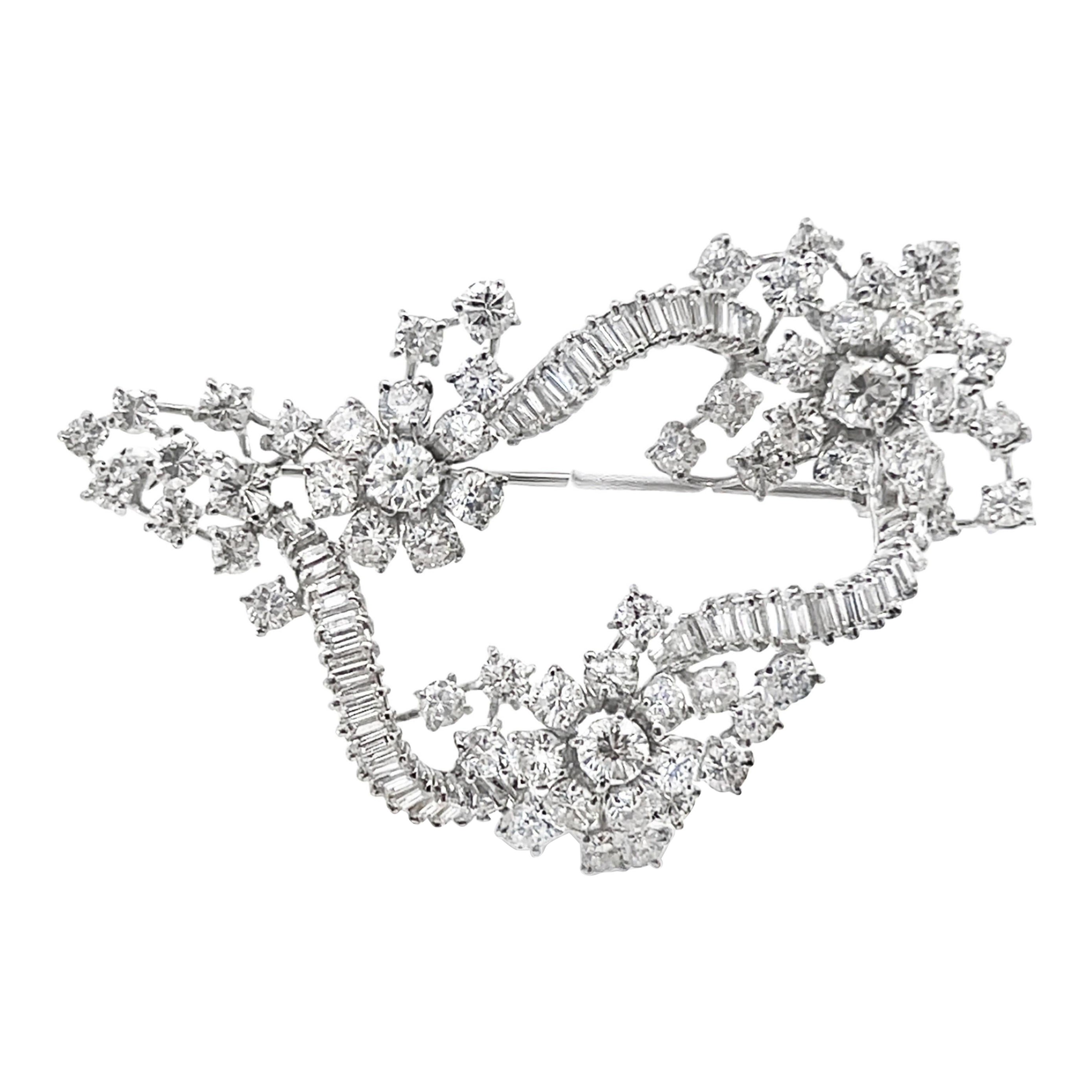 Spilla con diamante con motivo floreale
