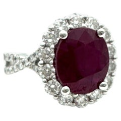 Bague Halo en or blanc 18 carats, rubis ovale de 3,58 carats et diamants