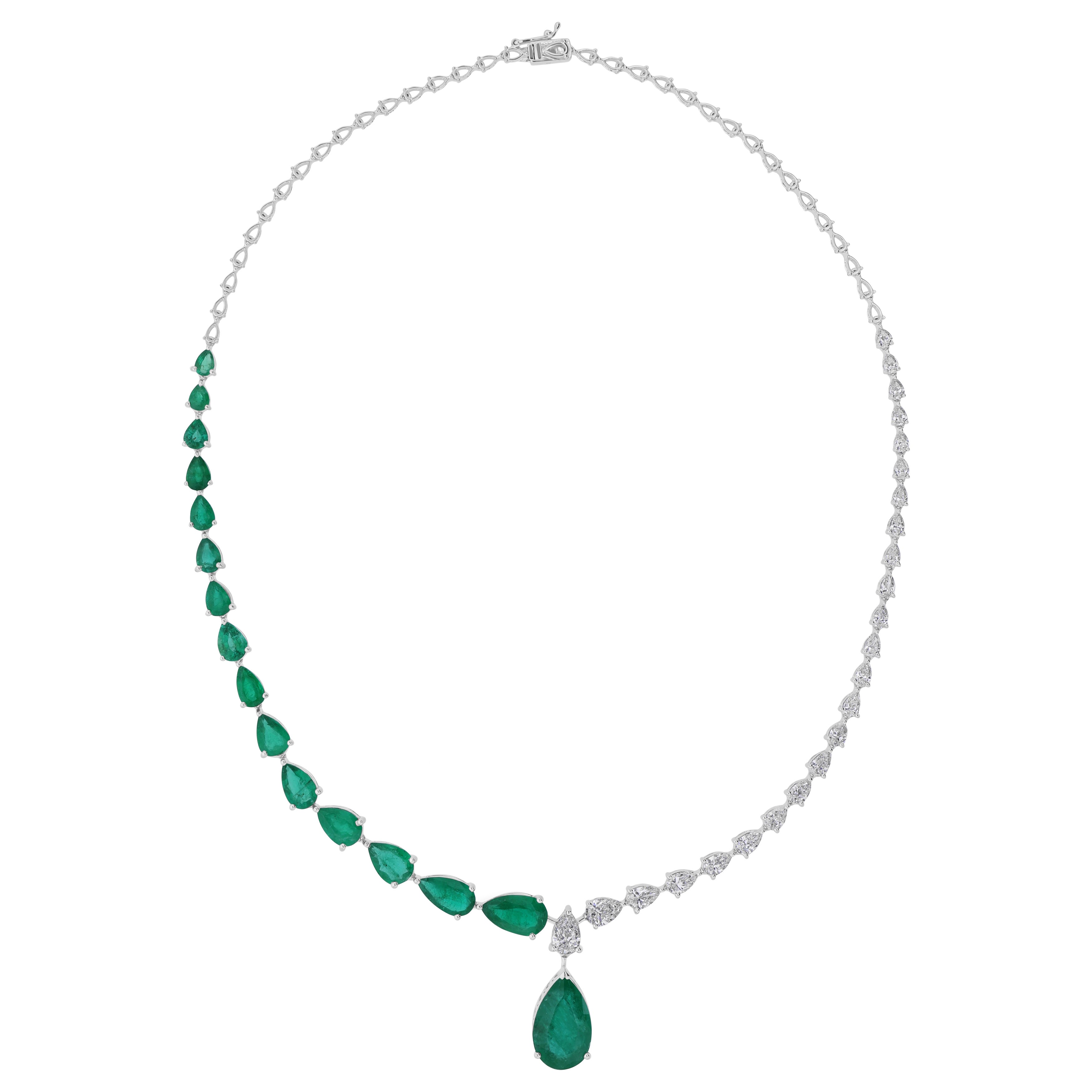 Smeraldo dello Zambia da 15,69 carati Collana di diamanti SI/H da 3,77 carati in oro bianco 18 carati in vendita
