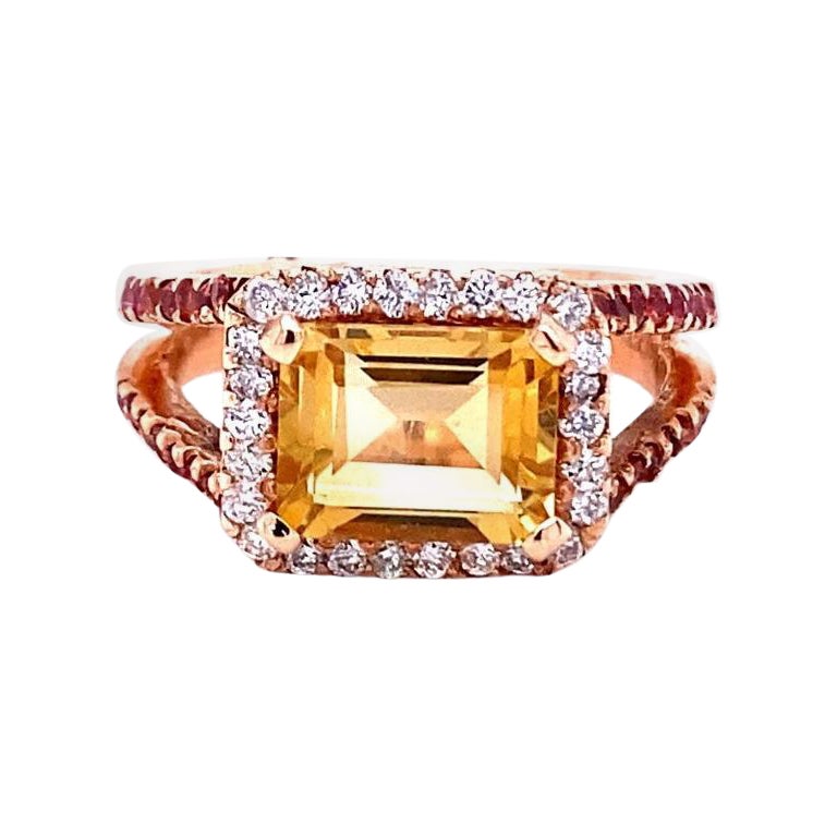 Anillo de compromiso de oro rosa con zafiro citrino y diamantes de 3,22 quilates en venta