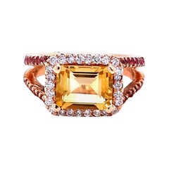 Anillo de compromiso de oro rosa con zafiro citrino y diamantes de 3,22 quilates