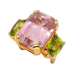 18K Yellow Gold 30 Carats Pink Kunzite and Peridot Ring