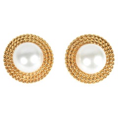 Boucles d'oreilles en perles avec collier en or à trois bandes