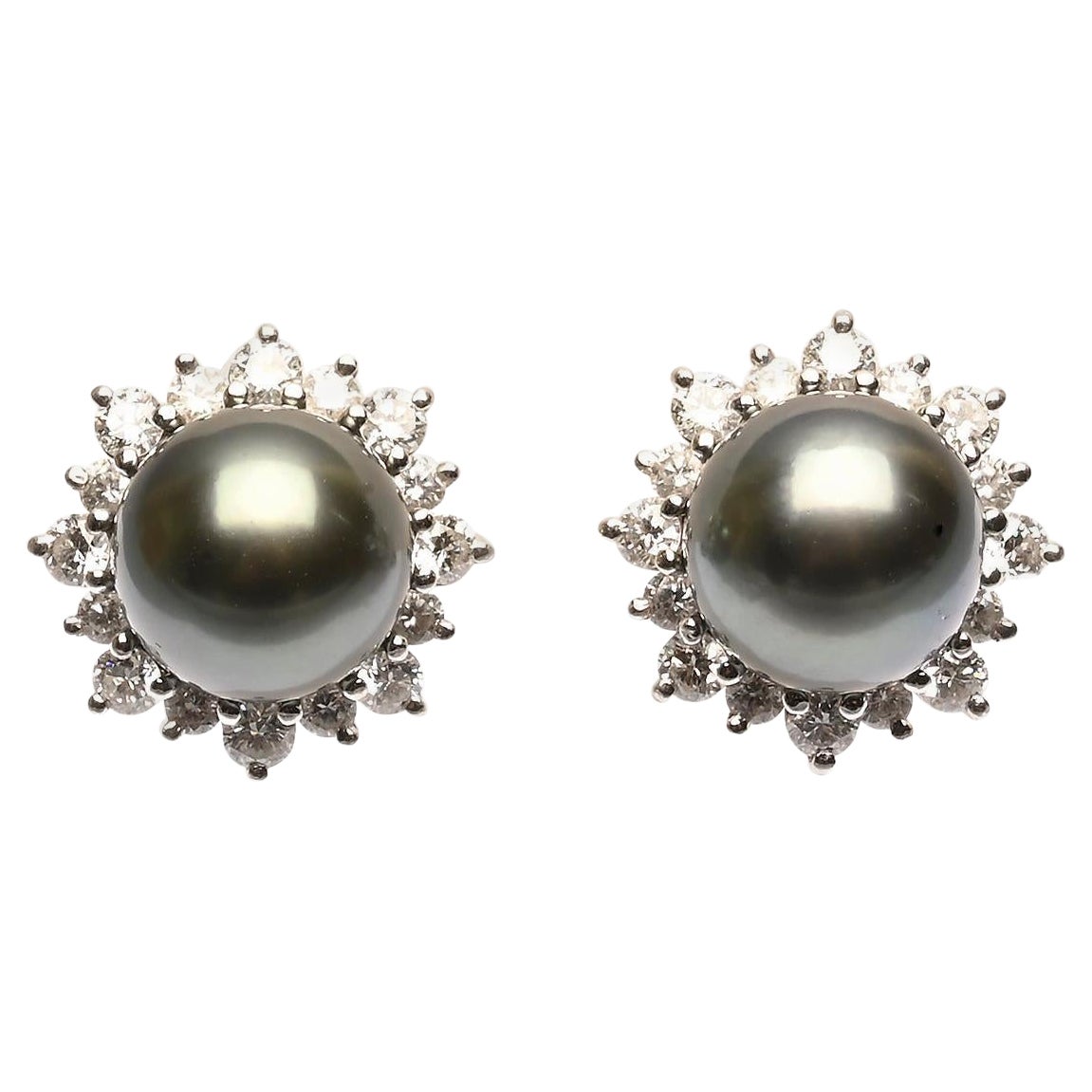 Boucles d'oreilles en perles noires et diamants de Mikimoto