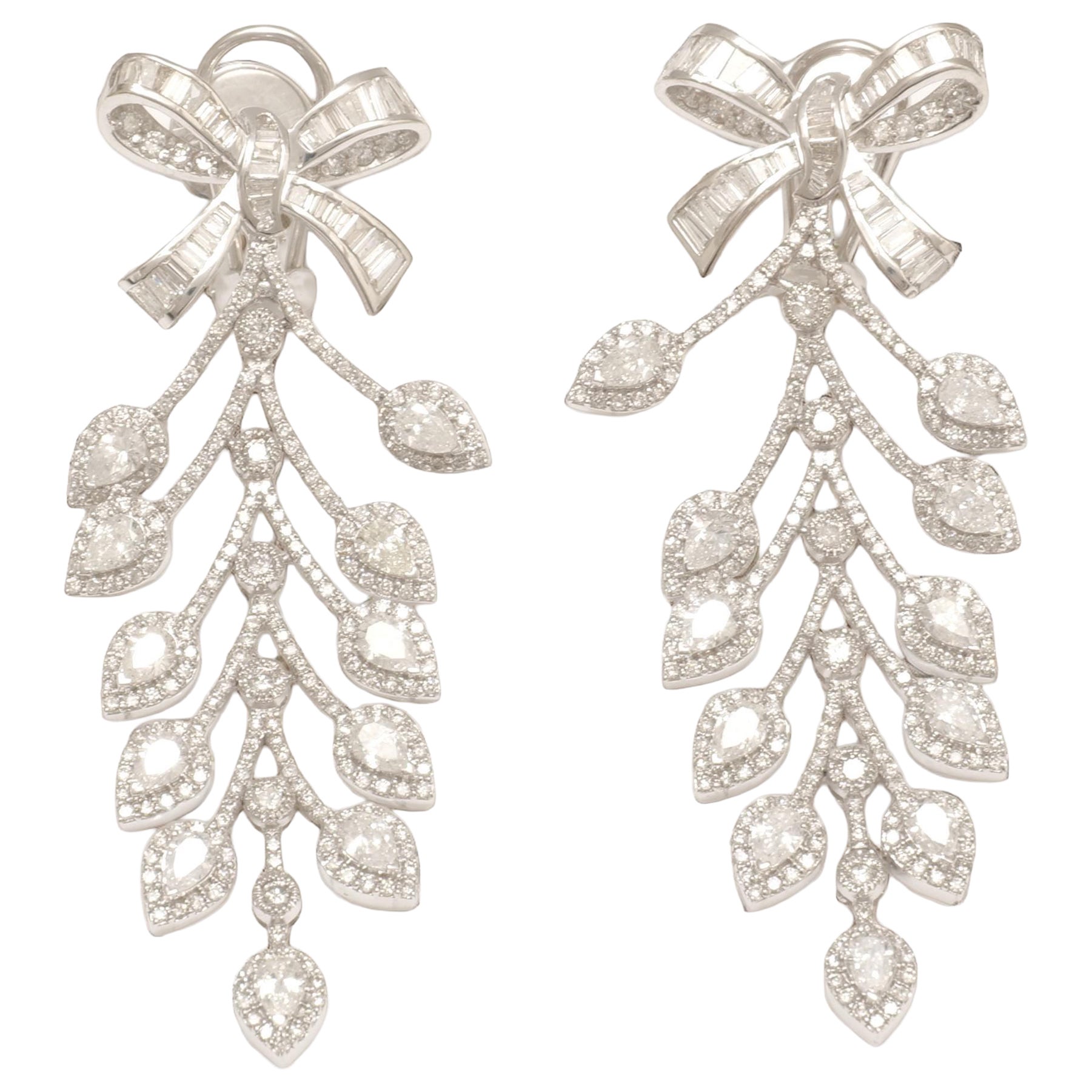 Boucles d'oreilles cocktail Bow Leaf Diamond Dangle en or massif 14k (certifié) en vente