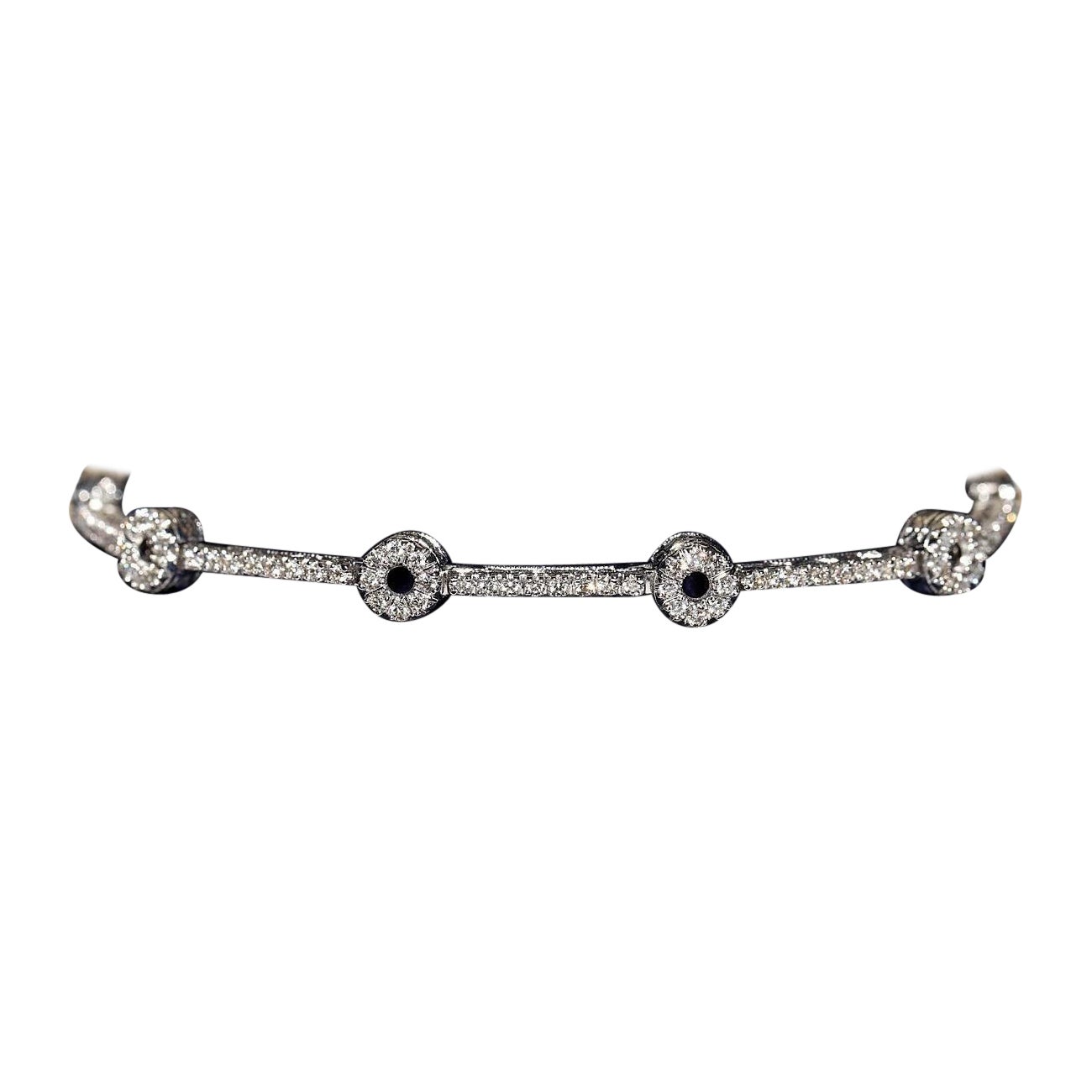 18 Karat Weißgold Dekoriertes Tennisarmband mit natürlichen Diamanten im Angebot