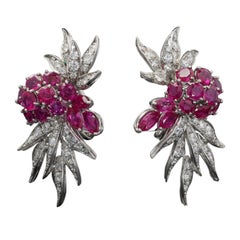 René Kern Platino 7.35 ct. Rubí y 2,20 ct. Pendientes de clip con diamantes, circa 1950