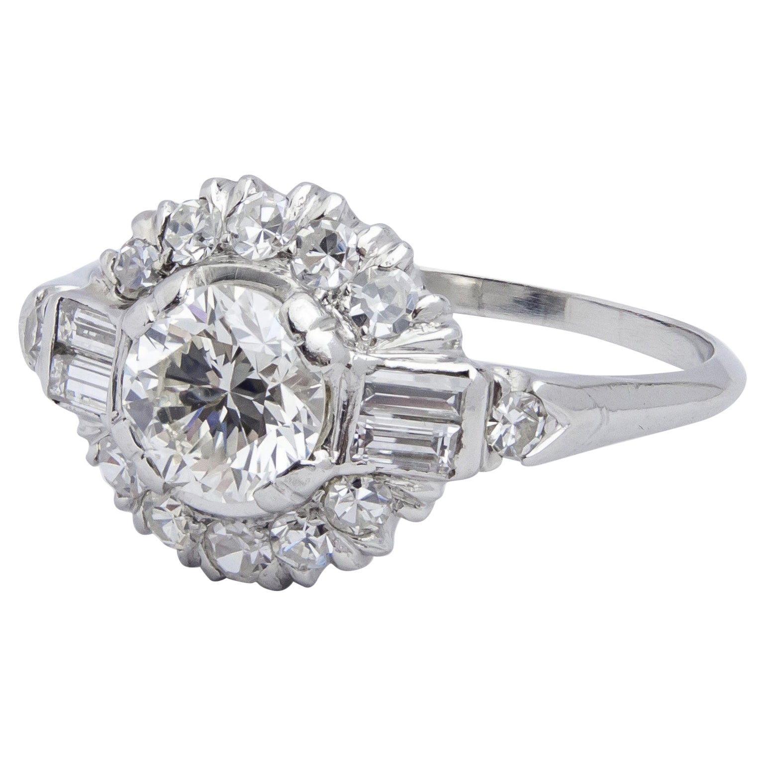 Anello Art Deco in platino e diamanti in vendita