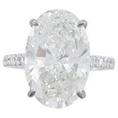 Anello con diamante taglio ovale certificato GIA da 6 carati con purezza IF in oro bianco 18 carati