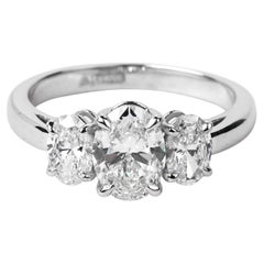 Bague de fiançailles à trois pierres en platine 950, certifiée par le GIA, avec un diamant ovale de 1,7 ptcw