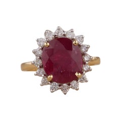 Anillo de diamantes con gema de rubí ovalado en oro macizo de 14 quilates (certificado)