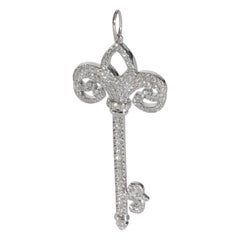 Tiffany & Co. Ciondolo con chiave di diamante Fluer de Lis in platino 0,37 CTW