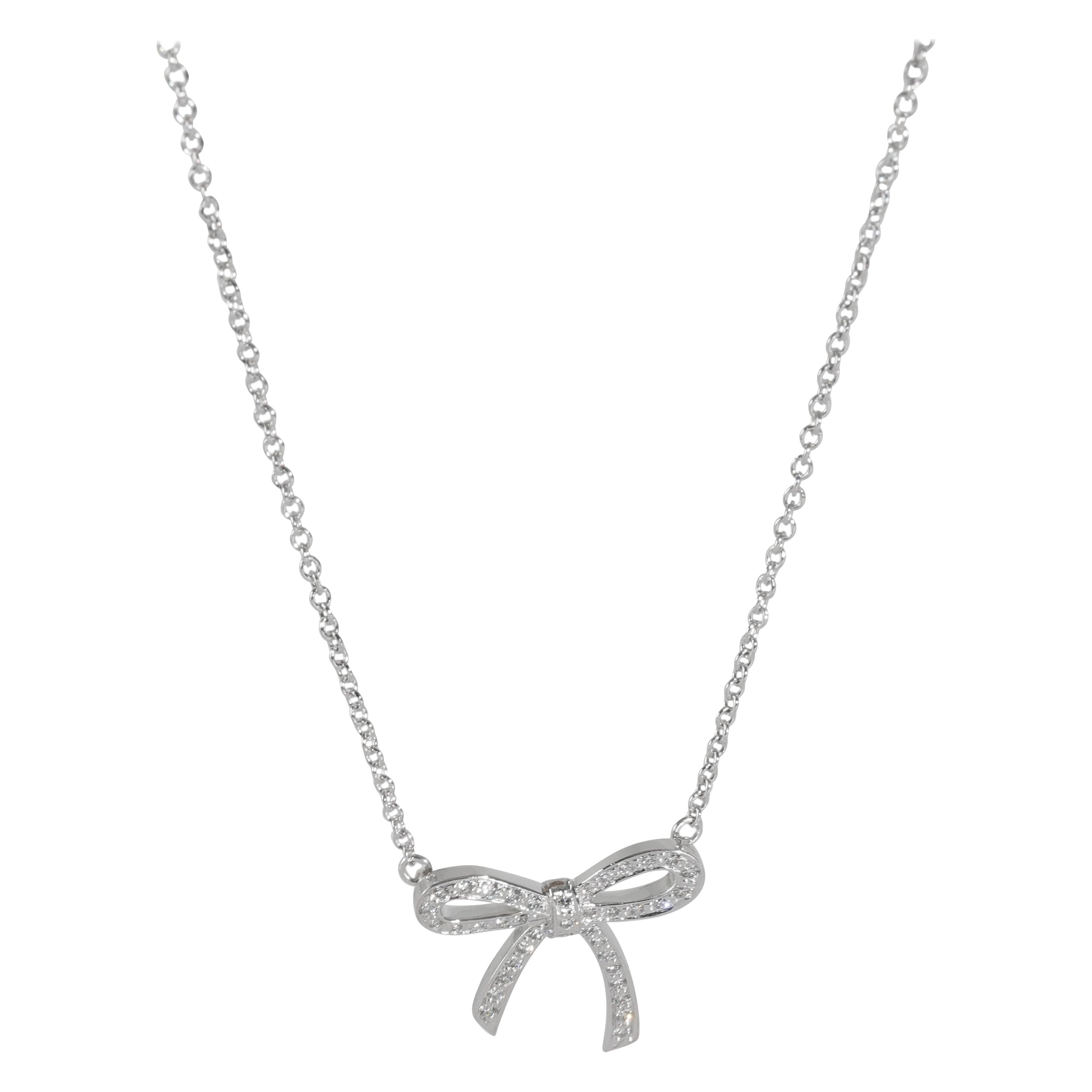 Tiffany & Co. Ciondolo con fiocco di diamanti in platino 0,27 CTW in vendita