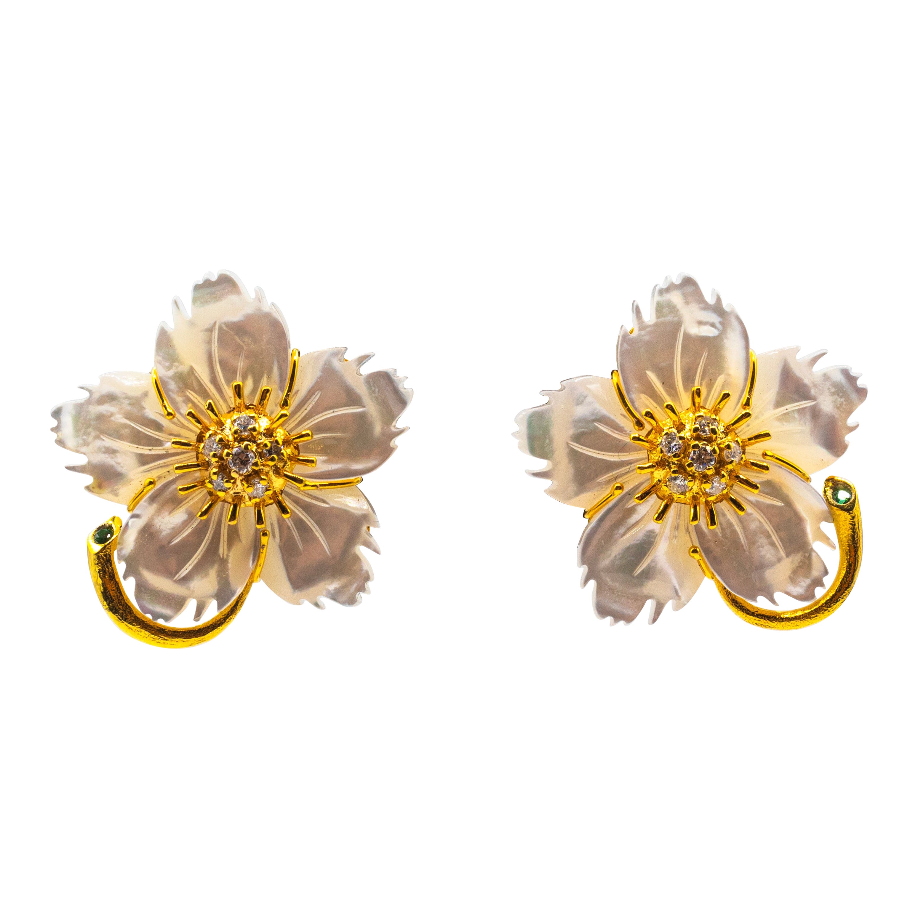 Boucles d'oreilles "Fleurs" en or jaune, diamant blanc et nacre de style Art Nouveau