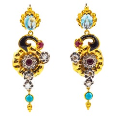 Orecchini Art Nouveau con diamanti bianchi, turchese, rubino, topazio blu, oro giallo e fiori