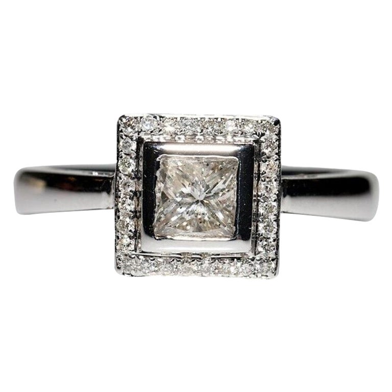 Anello quadrato in oro 14k con diamante principale taglio principessa e diamante laterale taglio brillante in vendita