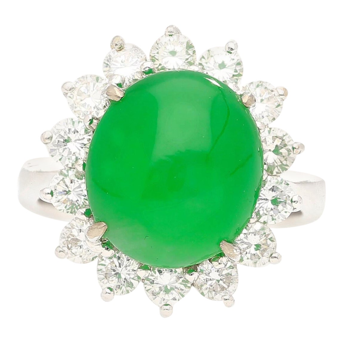 5,74 Karat Grade A Grüne Jade mit Diamant-Halo-Ring mit Rundschliff im Rundschliff im Angebot