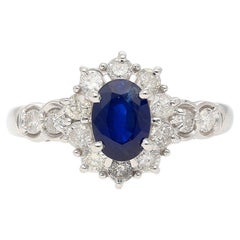 Anello in platino con zaffiro blu ovale da 1,16 carati e diamante con alone strutturato