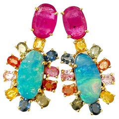 Bochic Orient-Ohrringe aus 18 Karat Gold und Silber mit Rubin, Opal und mehreren Saphiren