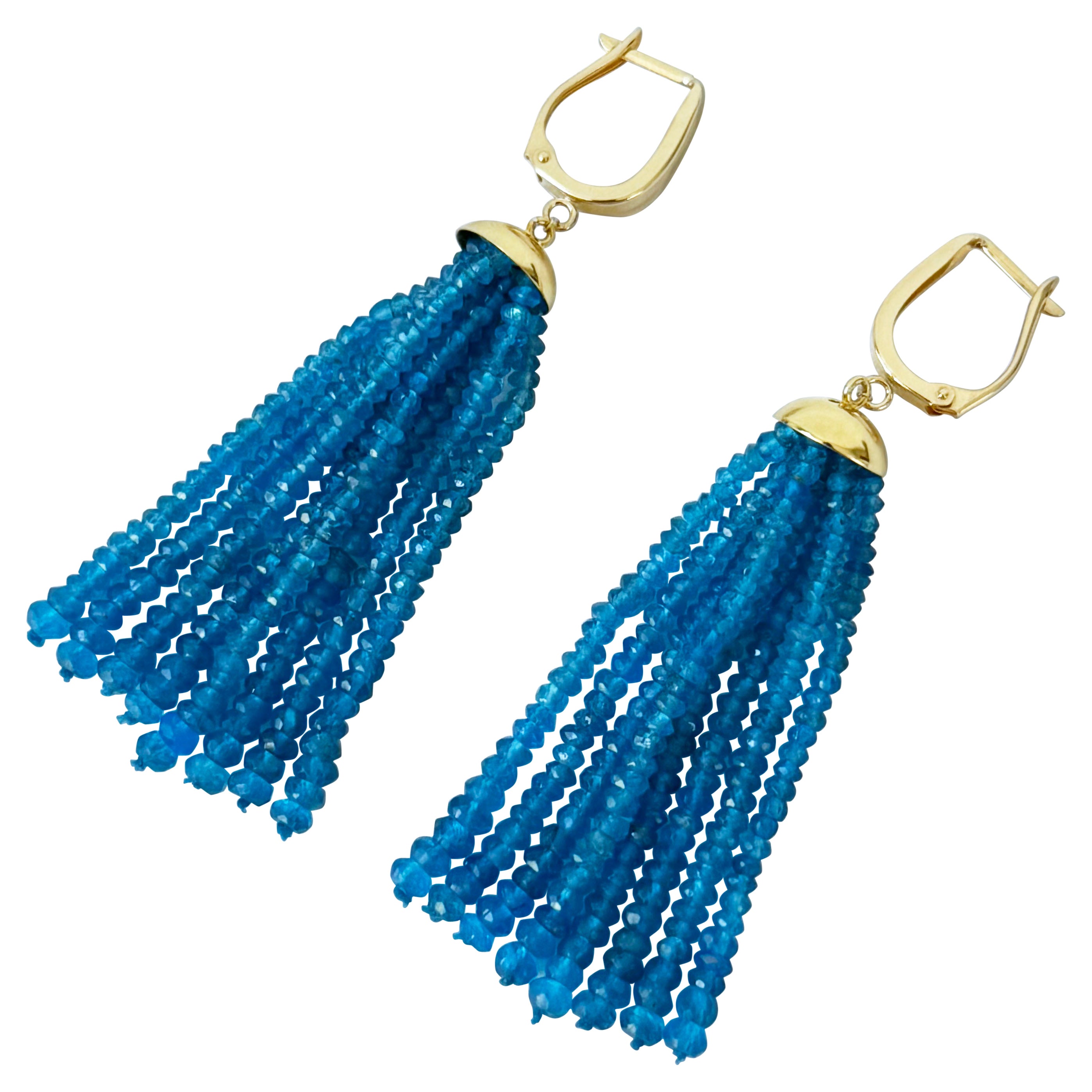 Marina J. Orecchini con nappe sfaccettate di Topazio Blu di Londra con ganci placcati in oro in vendita