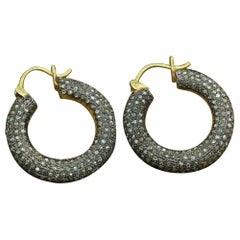 Pave Diamond Hoop Earring Orecchino da sposa con diamante in argento 925 Regalo di nozze Orecchino di alta gioielleria.