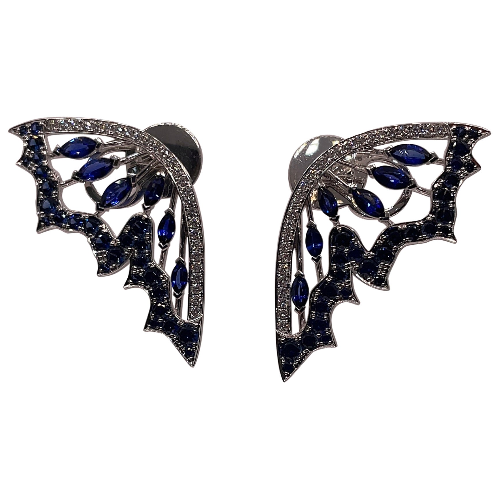 Orecchini a pipistrello con zaffiro blu e diamante da 5,72 carati in vendita