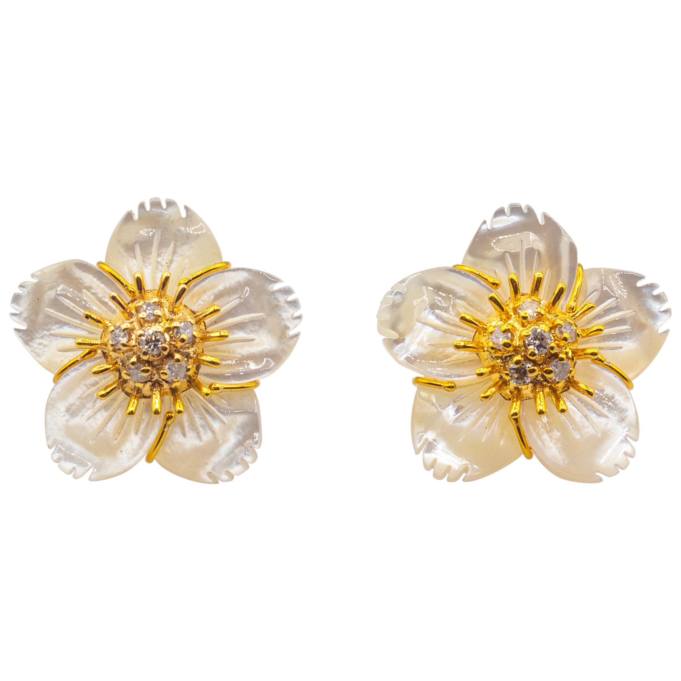 Boucles d'oreilles "Fleurs" en or jaune, diamant blanc et nacre de style Art Nouveau