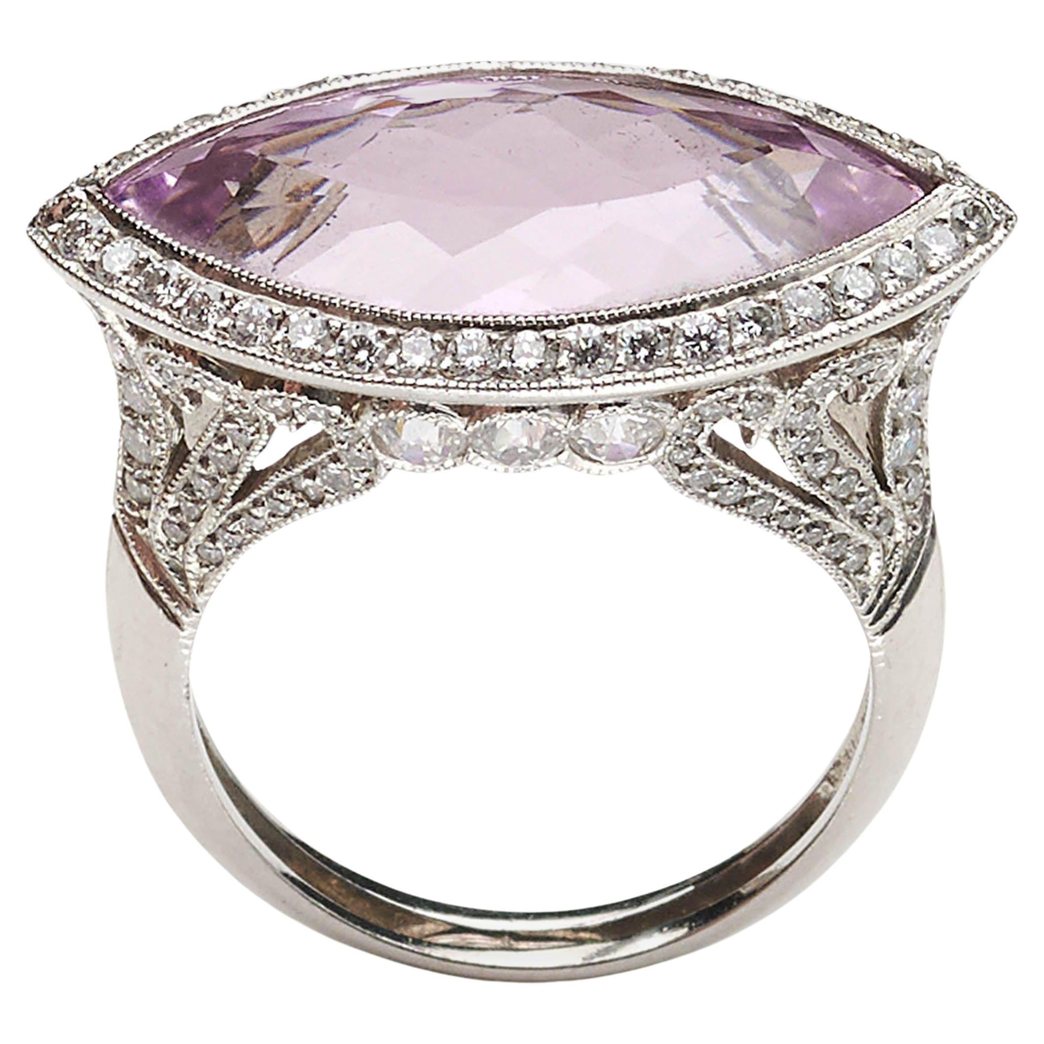 Anello moderno con navette di Kunzite, diamanti e platino in vendita
